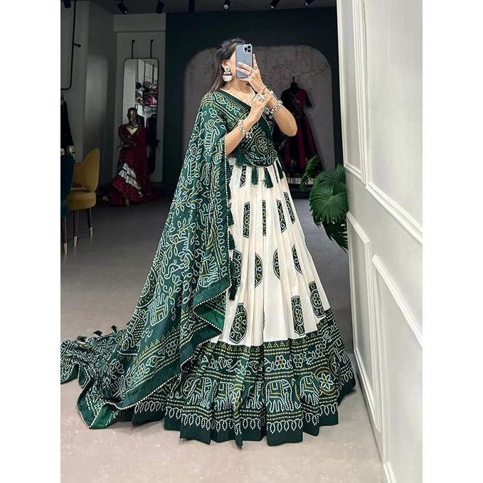 Dames Bandhej Trykt Tussar Silke Lehenga Choli Sett, Usydd Bluse