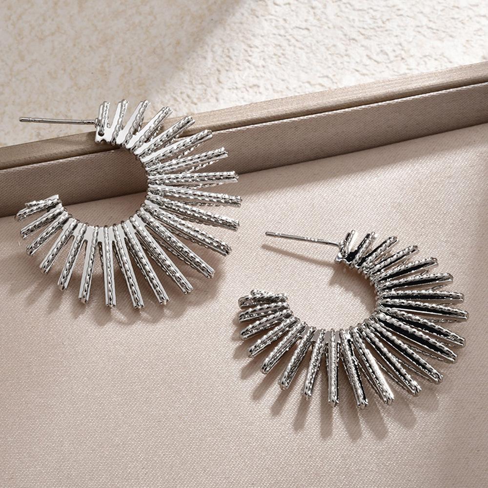 New sunflower gold and silver two-color high-end earrings, European and American style metal earrings, fan-shaped light luxury heavy industry earrings