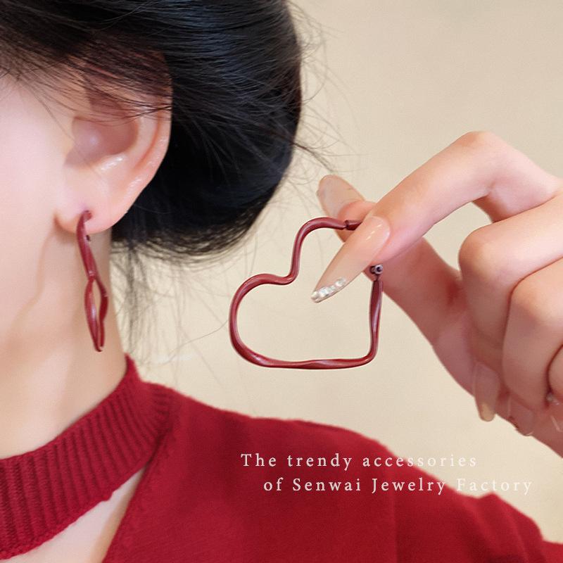 Ins Wind Pearl Love Earrings Women's Exquisite Niche Versatile High-end Stud Earrings 925 Silver Needle Explosive Earrings Wholesale