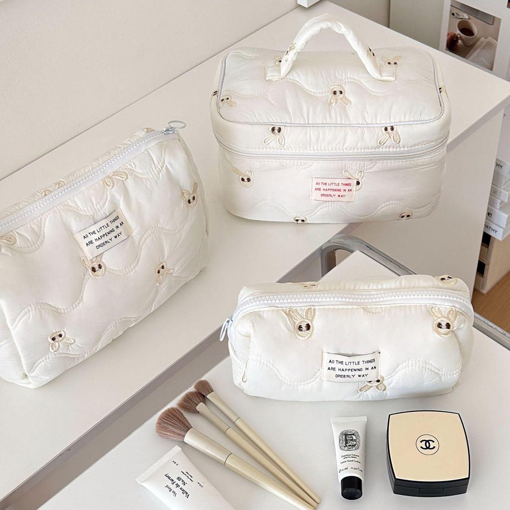 Wysokiej klasy czarna haftowana kosmetyczka z królikiem – Duża pojemność do przechowywania kosmetyków i przyborów toaletowych w podróży