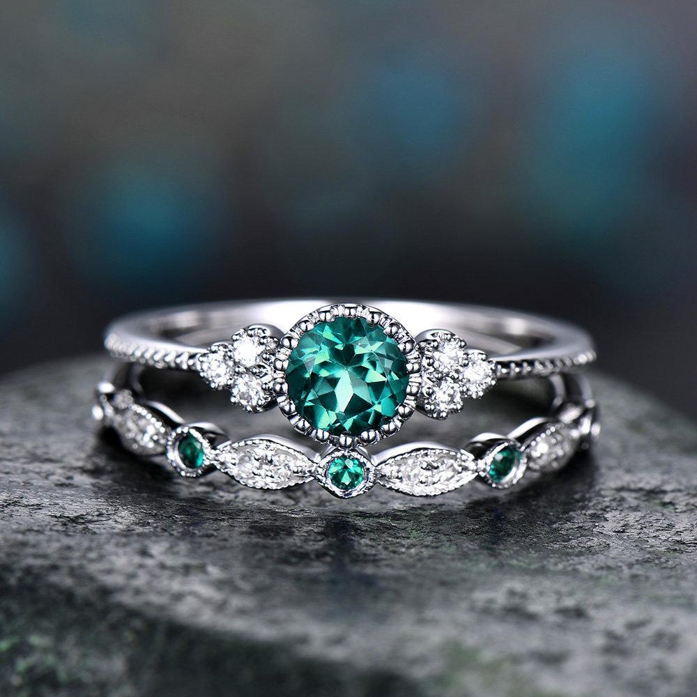 Stylish Zircon Women’s Two-Piece Ring Set with Micro-Emerald Detail