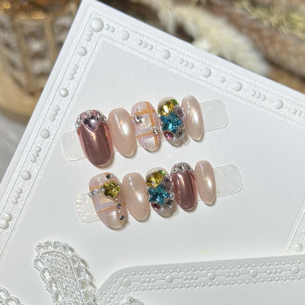 Handmade Press On Nail French Sparkling Glass Bead Cat Eye Magic Mirror Colored Diamond Short Oval Fake Nail Patch Artificial Nail Reusable