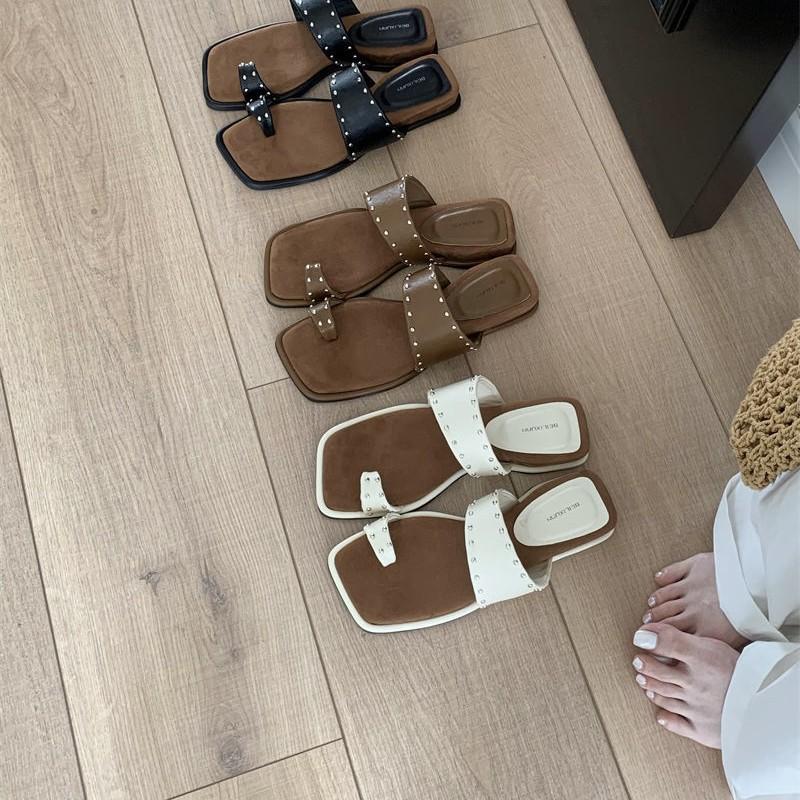 Gentle set of toe rivets with small slope heels, slippers for women's summer wear, seaside vacation casual beach sandals