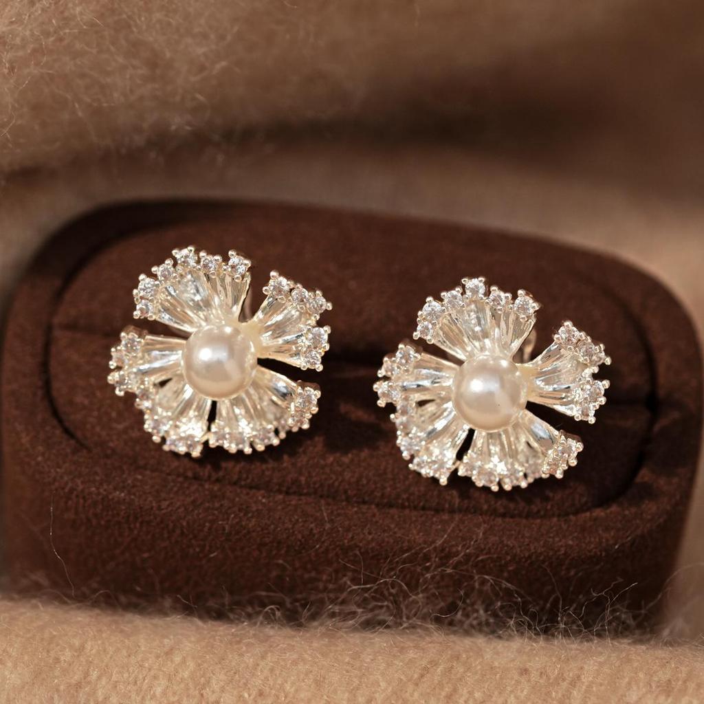 Gold-Plated Zircon Pearl Flower Clip-On Earrings – No Piercing Needed, Luxury Daily Wear