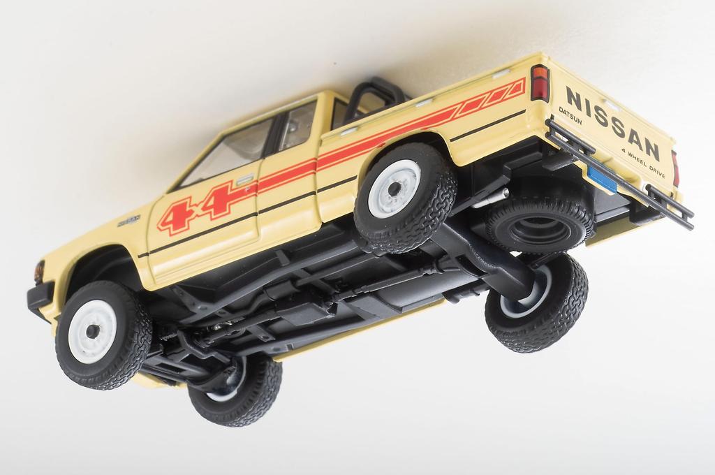 Tomytec Tomica Limited Vintage Neo LV-N321a Nissan 4x4 King Cab Truck (Yellow, North American Specification) - Fully Assembled