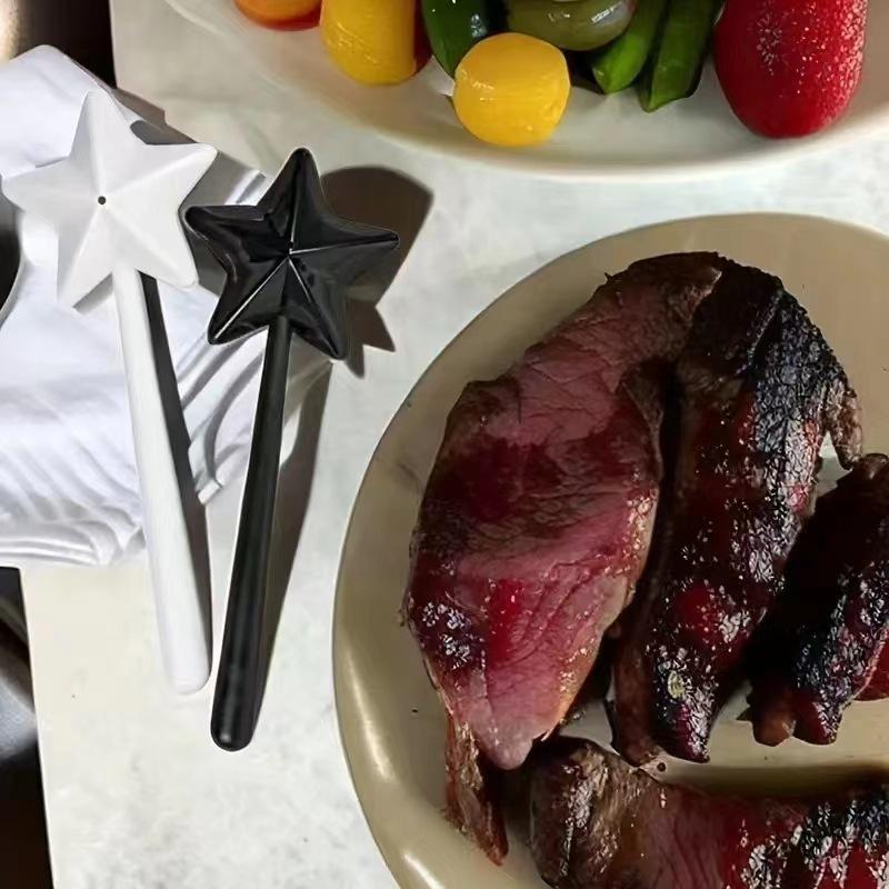 Kouzelná hůlka na koření pepř Kreativní solnička a pepřenka Tvar kouzelných hůlek Plastový dávkovač pepřového koření Láhev na sůl
