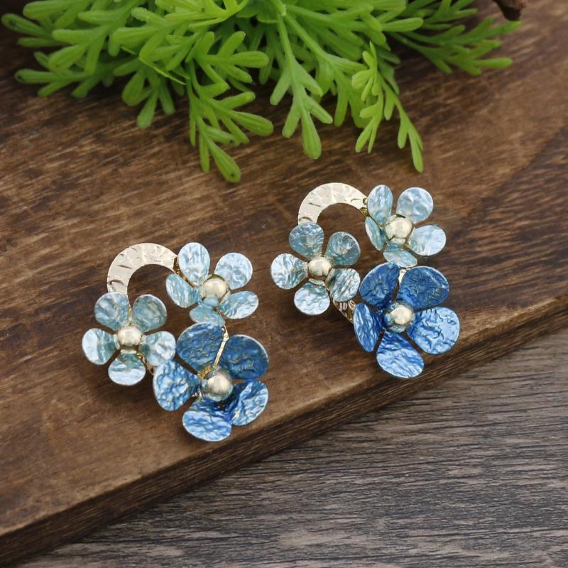 New Enamel Geometric Flower Stud Earrings Women's Fashion Simple Irregular Flower Summer Versatile Earrings