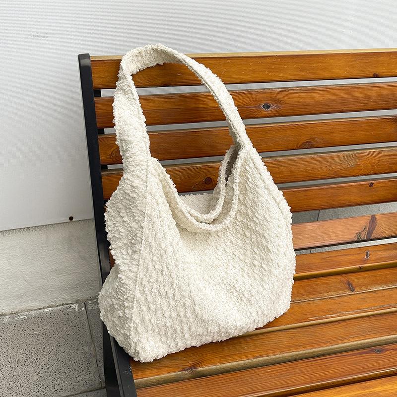 

Lazy wind bag women s winter versatile popular shoulder large bag commuter large capacity messenger bag tote bag белый