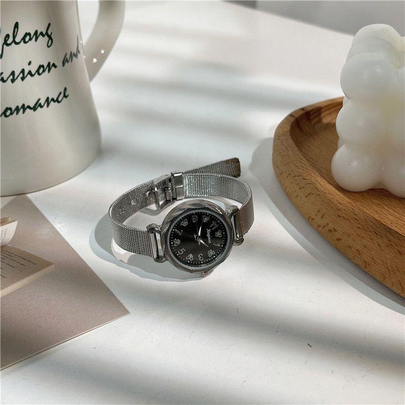 Silver Steel Belt Simple Girl Watch Niche Light Luxury Fashion High Sense Temperament Student Party Small Design Sense