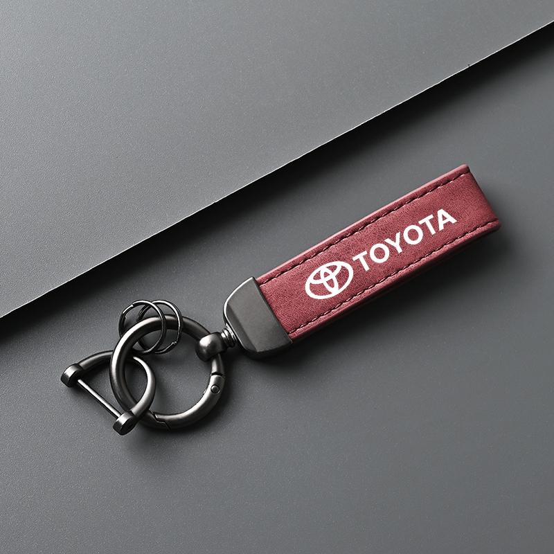 Metal Leather Car Emblem Keychain Key Chain Rings For Toyota Corolla Crown Camry Avensis Auris RAV4 Yaris Styling Accessories