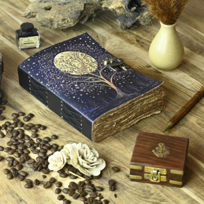 Jurnal Grimoire din Piele cu Arborele Vieții: Cartea Umbrelor Necompletată