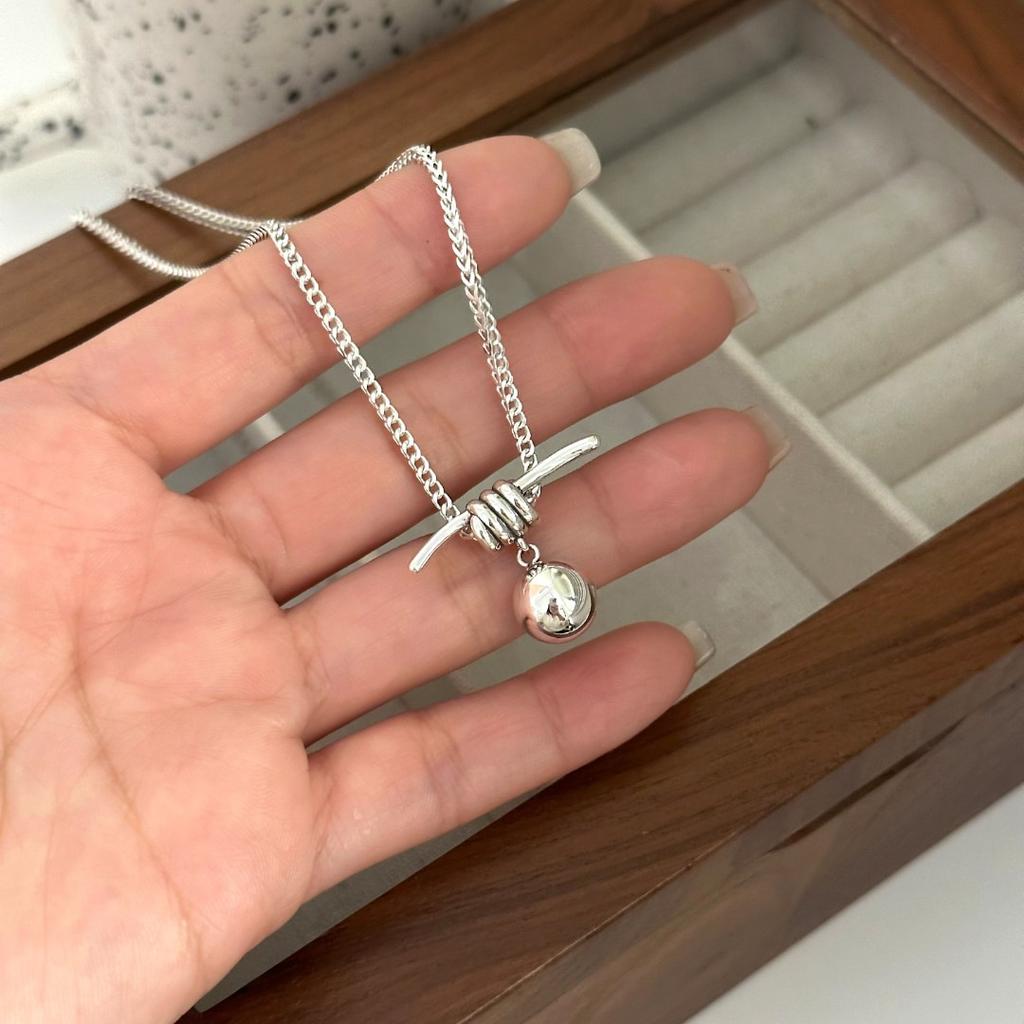 Cold Wind Light Luxury Simple Ball Pendant Necklace Female Wind Niche Simple Versatile Collarbone Chain