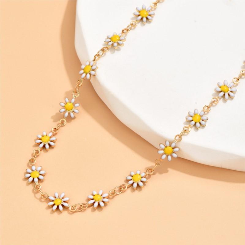 Trendy Chic Daisy Chain Anklet for Women Stylish Yellow Enamel Flower Design Chain Summer Vocation Jewelry Gifts