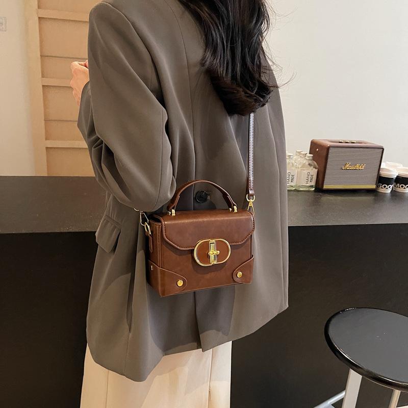 Niche Handbag Women's 2025 New Versatile Fashion Shoulder Handbag Internet Celebrity Messenger Small Square Bag