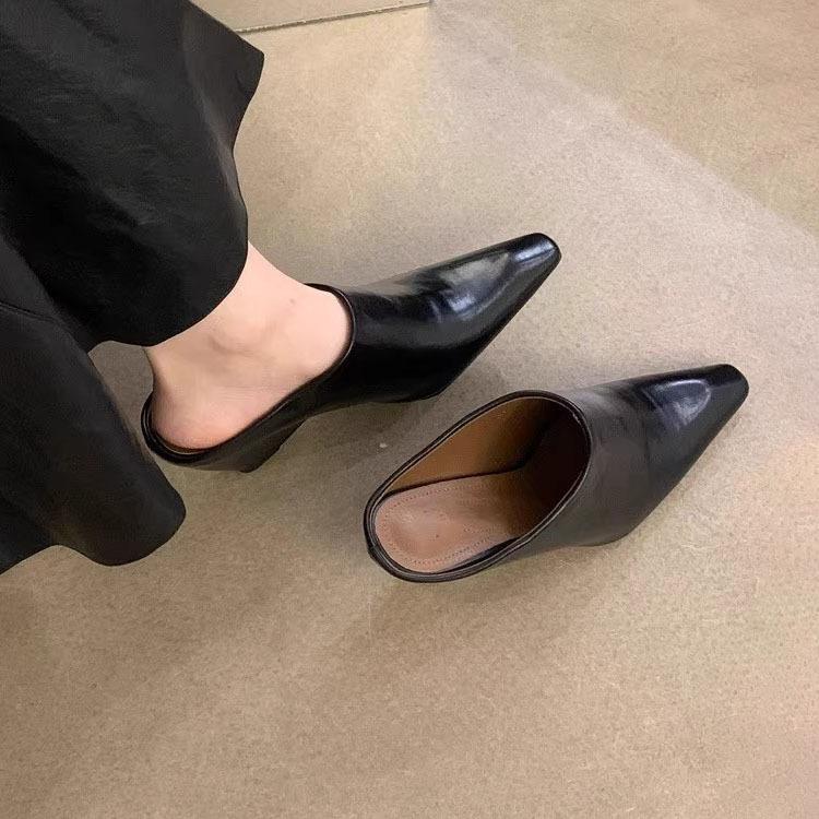 Evropský a americký styl klínový podpatek taška hlava poloviční pantofle dámské venkovní nošení 2025 jaro a léto měkká kůže malá čtvercová hlava ležérní vysoký he