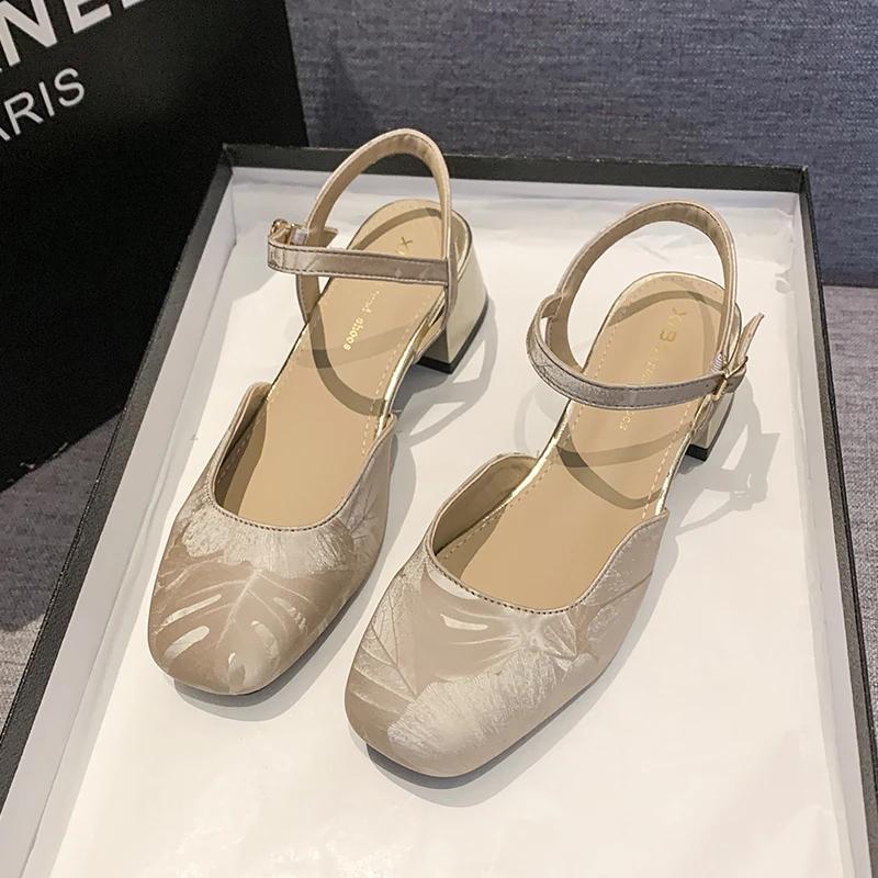 Moda 2024 Nou Sandale Baotou Lace din dantela Toc mediu Linie groasă cu pantofi de damă Cap pătrat simplu după pantofi singuri goli Femei