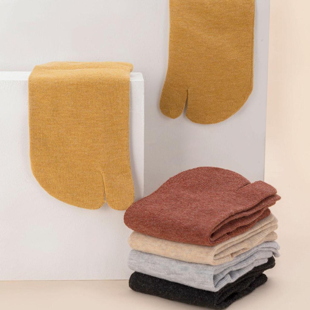 Women's Cotton Breathable Sweat-Wicking Two-Toe Socks - Korean Style, Solid Color, Autumn/Winter Sports Wear with Heel