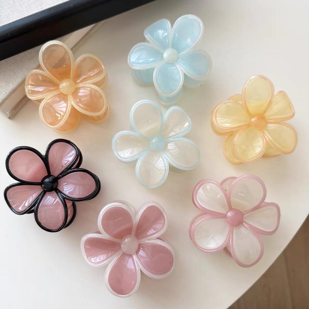 Summer Flower Hair Claw Clips Plastic Egg Flowers Shark Clip Jelly Color Hair Clamps Grab Sweet Women Hair Accessories