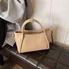 Retro Simple Hand-Carried Bucket Bag Women'S Spring New Niche High-End Shoulder Bag Casual Commuting Versatile Women'S Bag