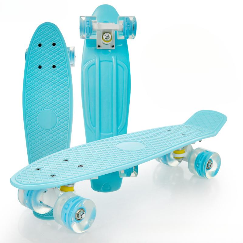 Neu Kunststoff Vier-Rad Fisch Skateboard Blinkende Rad Straße Einzigen Verzogen Skateboard