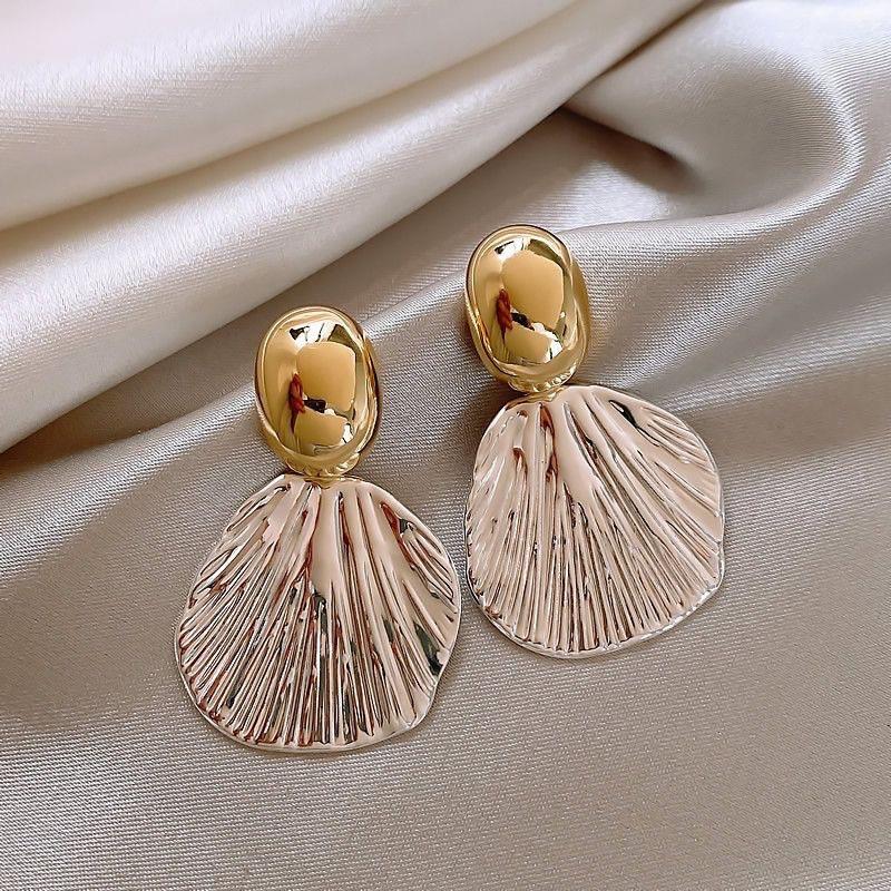 Trending Metal Shell Stud Earrings New In 2025 Fashion Jewelry Party Girls Texture Cheap Earring For Woman Wholesale Gifts