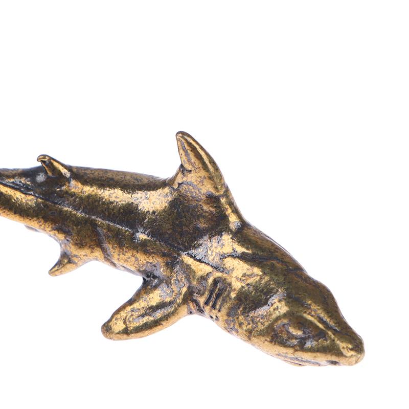 1 pz Ottone Squalo Animali Statuette Miniature Ornamento da Scrivania Decorazione per la Casa Artigianato Portachiavi Vintage Ciondolo Gioiello Regalo