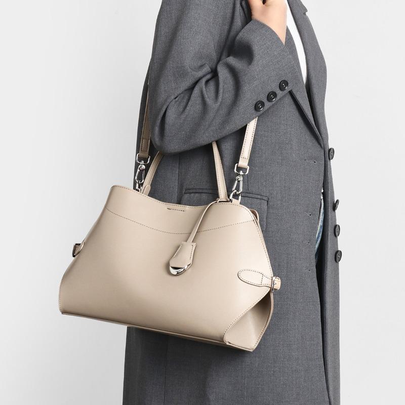 Leather shoulder bag new women's niche high-end women's bag office worker large-capacity women's commuter handbag