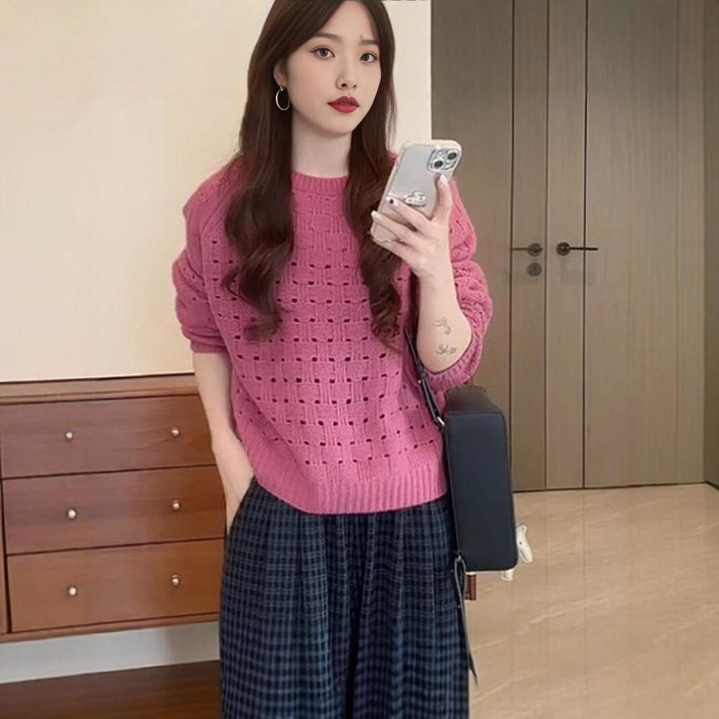 2026 Women's Pink Round Neck Hollow Knit Sweater for Early Autumn and Winter
