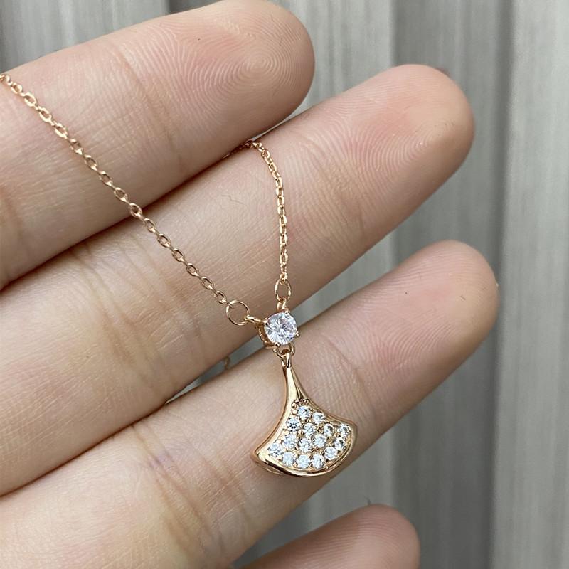 Diamond-encrusted small skirt necklace niche fan-shaped collarbone chain neck chain