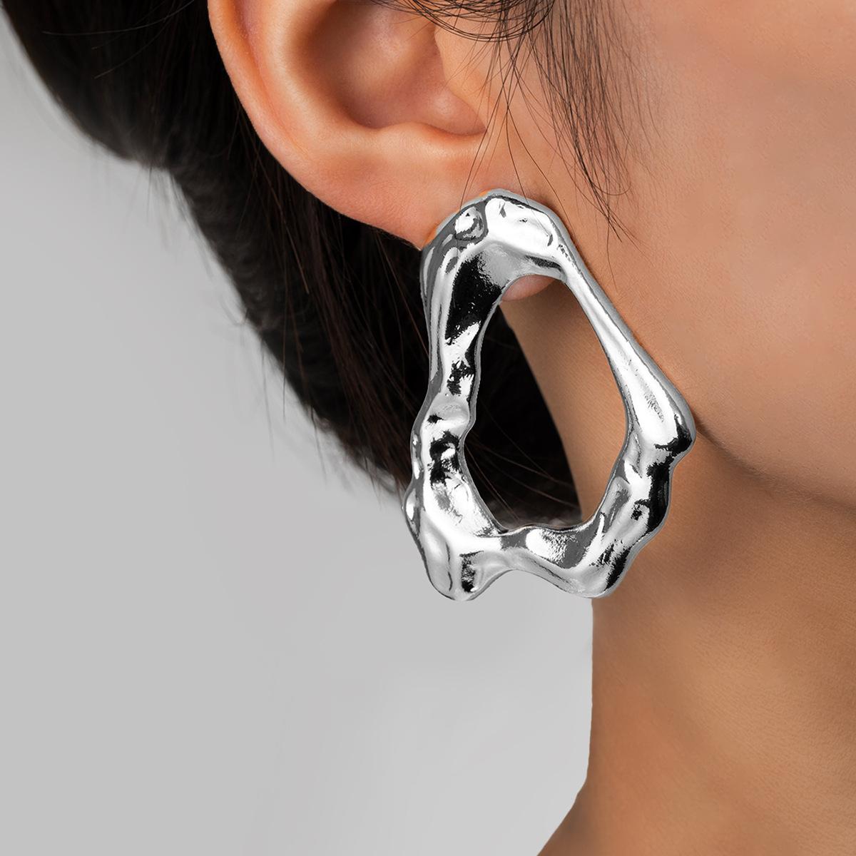 

1 Pair Of European & American Geometric Asymmetrical Hollow Stud Earrings one-size срібний