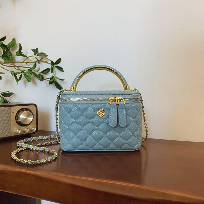 Retro Handheld Diamond Lattice Bucket Bag - 2025 Stylish Crossbody Chain Bag for Women