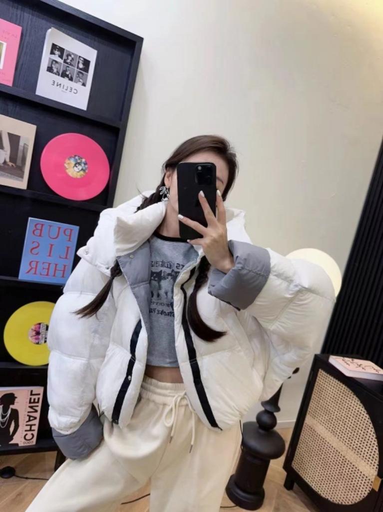 Double-sided wear of the new casual contrasting color bread jacket, fashionable texture and warm hooded loose down jacket for women