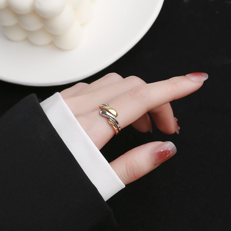 European Fashion Twist Ring: Trendy Irregular Water Wave Adjustable Couple Jewelry for Women