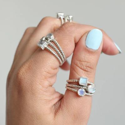 Ring aus massivem 925er Sterlingsilber, Mondstein-Edelsteinring, Geburtssteinring, Lünettenring, Geschenk für Sie, handgefertigter Schmuck, Boho-Ring