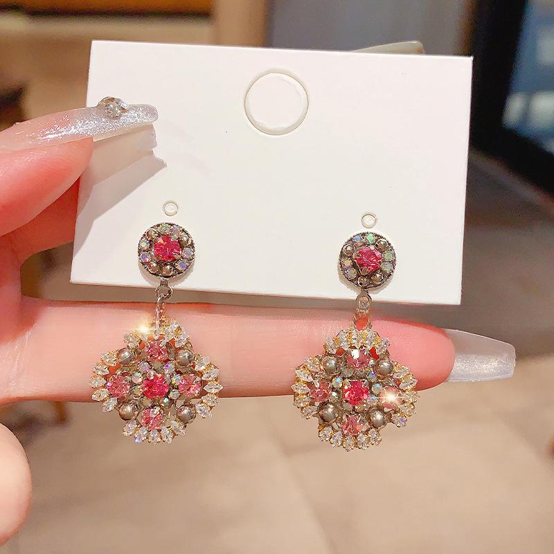 

Нишевый дизайн серьги-пусеты в виде цветка с бриллиантами изысканная мода простые легкая роскошь высококлассные универсальные украшения для ушей