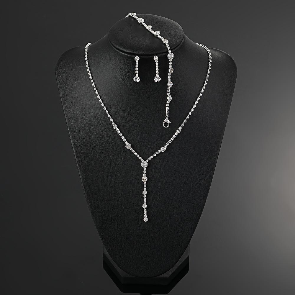 

Korean Style Simple Rhinestone Jewelry Set , 3 - Piece Necklace Earrings Set for Women , Light Fashion Commuting Accesso серебряный