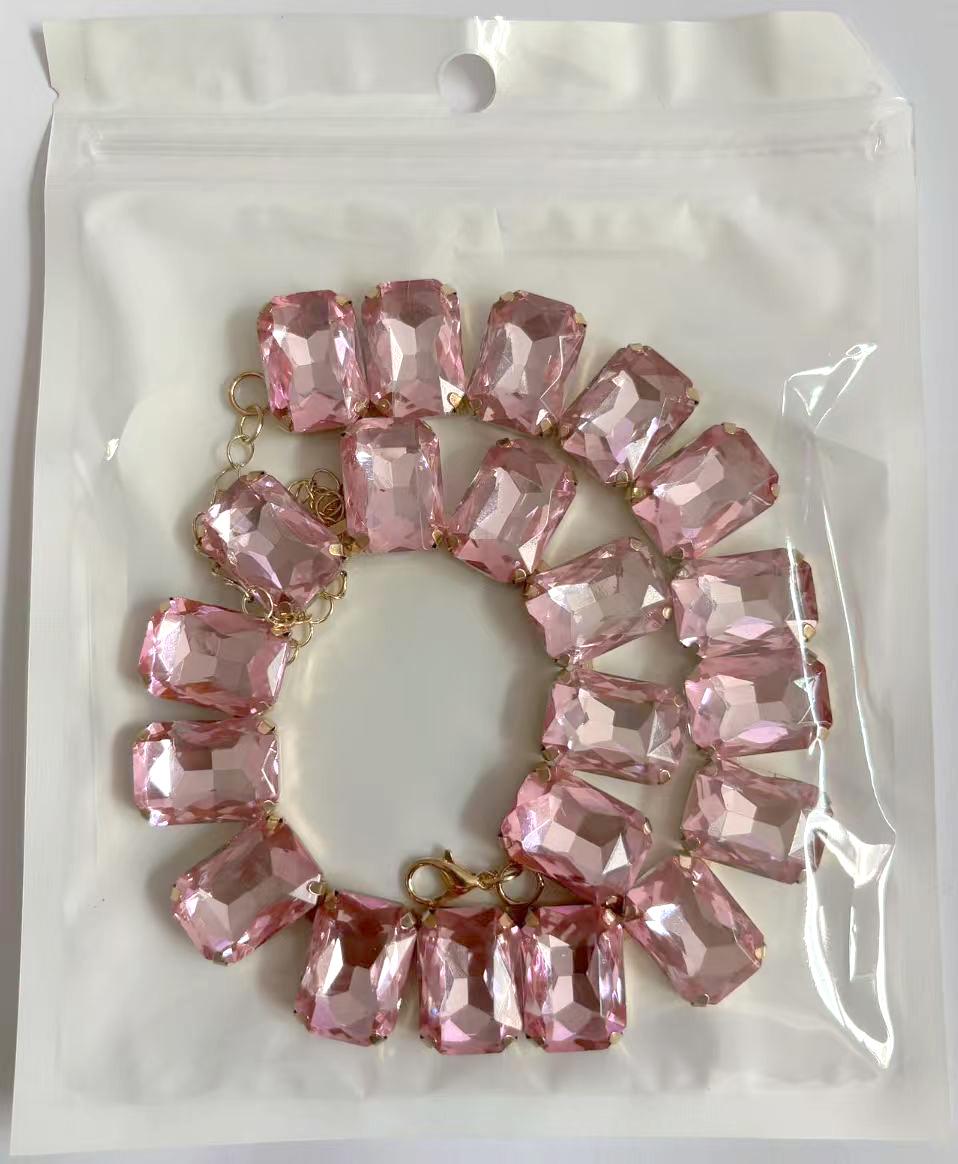 

Ожерелье-чокер из прямоугольных кристаллов смешанных цветов 13x18 мм - Европейский и американский дизайн