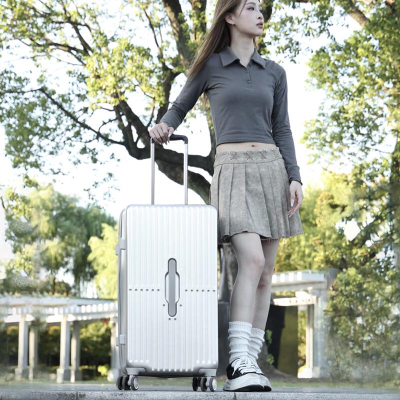Diplomat DS-1373 Hardside Spinner Luggage
