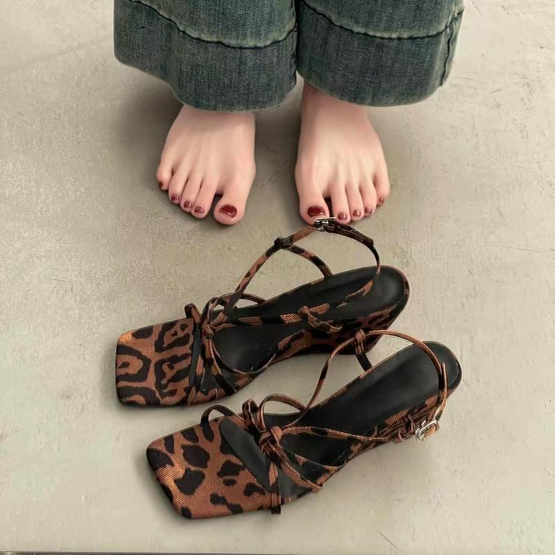 Casual versatile thick-heeled trendy high-heeled shoes, new summer 2025 vacation style, leopard print fashion and comfortable sandals