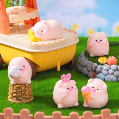 Mini Cute Funny Pink Pig Figure Car Dashboard Ornament Home Office Computer Desktop Room Piggy Doll Resin Craft Decoration