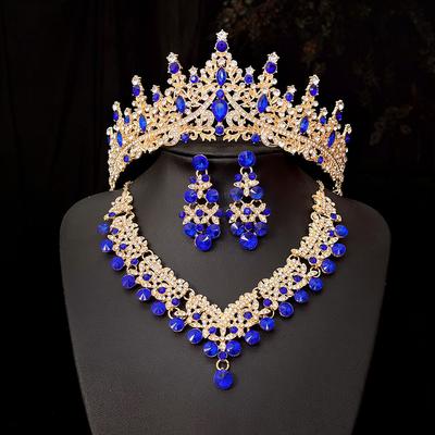 Europäischer und Amerikanischer Brautschmuck Dreiteiliges Set aus Hochwertigem Abschlussball-Hochzeitsschmuck Legierung Diamant Krone Halskette Ohrringe Set