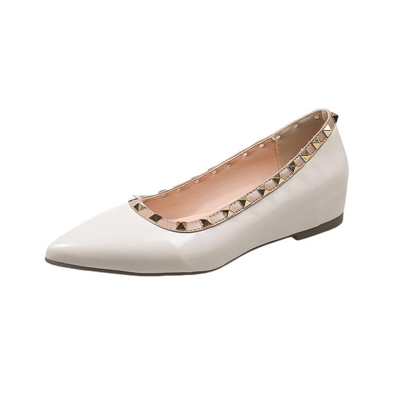 Small Inner Height Increase French Single Shoes Women's 2025 Spring New Pointed Shallow Mouth Women's Shoes Rivet Small Size Evening Shoes