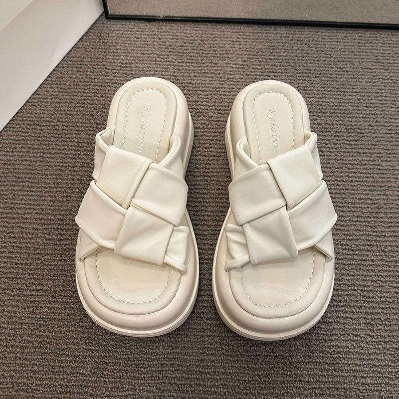 

Black thick-soled height-increasing slippers for women s summer wear 2025 new French high-end fashion beach sandals 40 бежевый