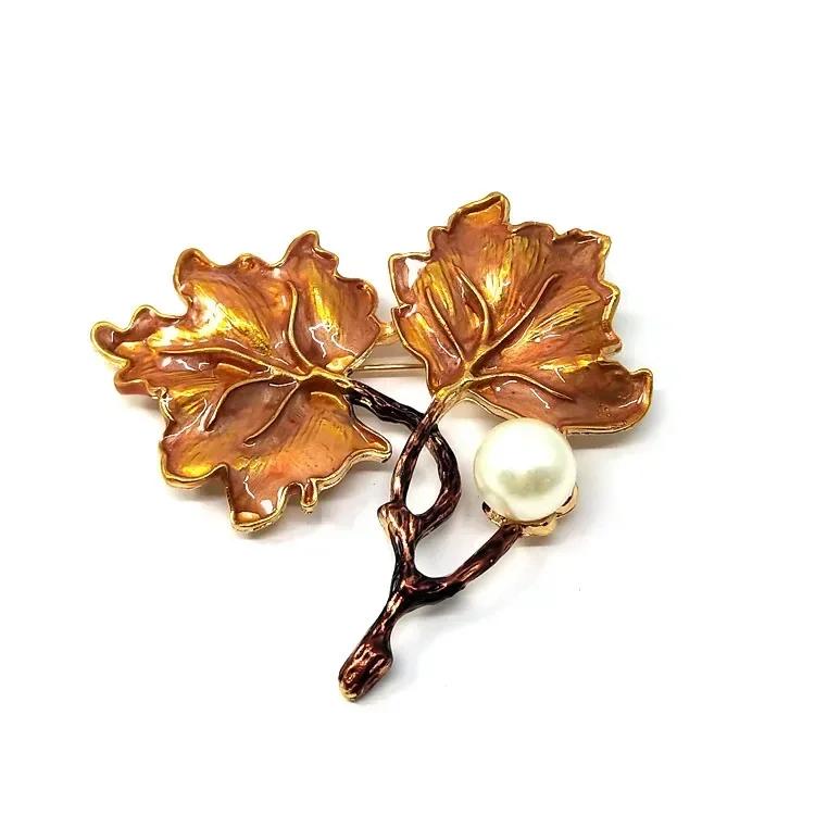 Fashion Women Clothes Decoration Color Painted Maple Leaves Metal Brooch Pin Imitation Pearl \Gold Brooches Pins Jewelry Gift