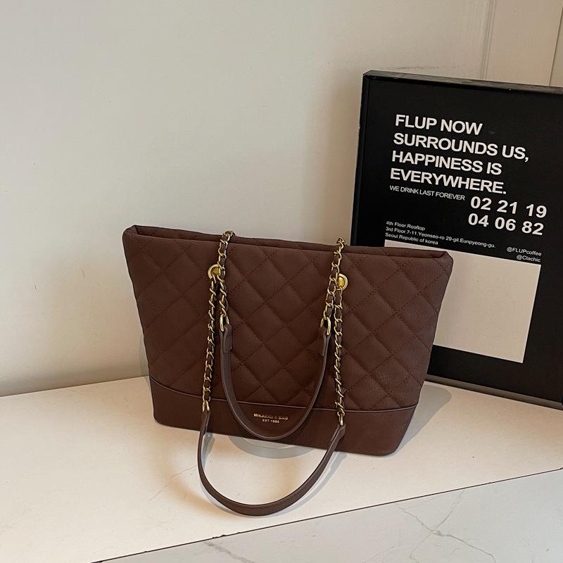 

2025 Retro Diamond Chain Large Capacity Shoulder Tote