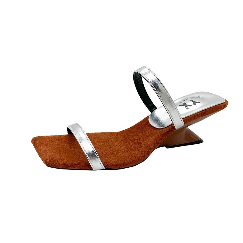 

Модные французские сандалии на танкетке с аномалией, новые летние сандалии с ремешками в нишевом стиле, создающие темпераментный образ 2025 года 40 серебряный