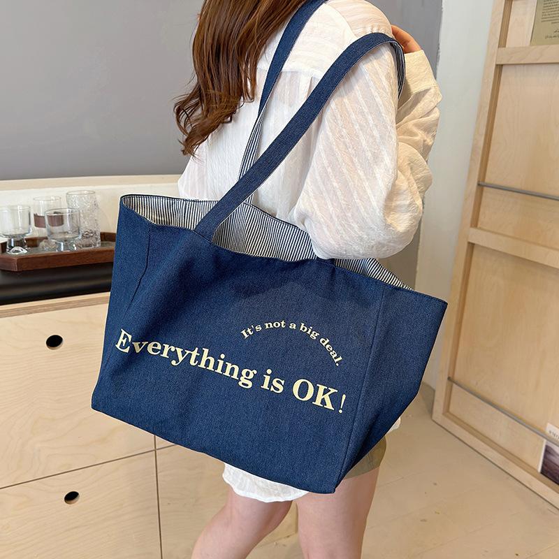 

Casual canvas bag women s large-capacity 2024 new versatile shoulder shopping bag class commuter tote bag синій