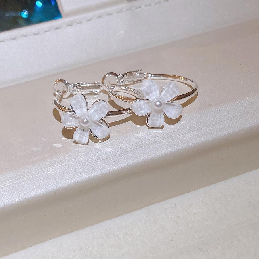Women's Versatile Light Luxury Flower Earrings