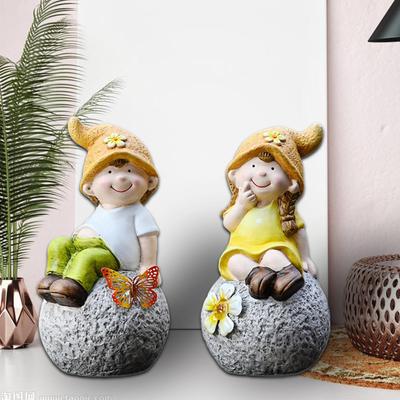 2 szt. Statuetki Ogrodowe Chłopiec Dziewczynka Ceramiczne Figurki Dekoracyjne Dekoracja Artystyczna Podwórka Ozdoby na Trawnik do Ogrodu na Zewnątrz Półka na Książki Weranda Taras
