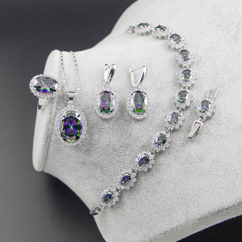 Conjunto de brincos e colar Conjunto de joias Conjunto oval cercado de zircônia Conjunto de brincos de Natal com corrente